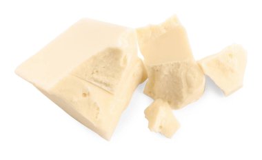 Beyaz izole lezzetli çikolata parçaları