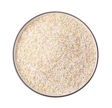 Çiğ arpa, beyaz kasede inliyor.