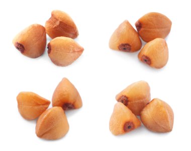 Çiğ karabuğday taneleri beyaz üzerine izole edilmiş.