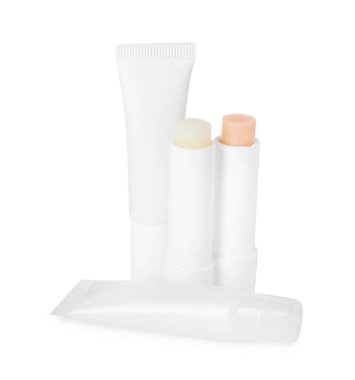 Dudak kremleri beyaza izole edilmiş. Kozmetik ürünleri