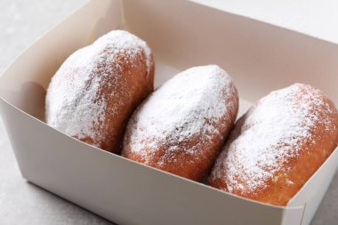 Lezzetli çörekler masada, yakın plan.