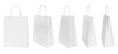 Alışveriş torbası beyaz, farklı taraflarda.