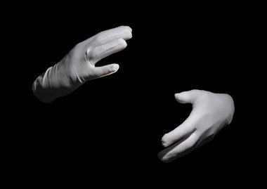 Sihirbaz siyah arkaplanda bir şey tutuyor, yakın plan.