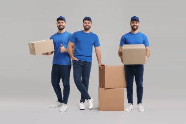 Teslimat servisi. Açık gri arkaplanda karton kutuları olan mutlu kurye, fotoğraf kolajı