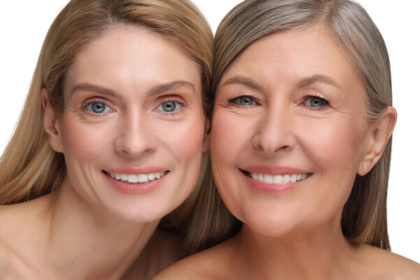 Красивые женщины со здоровой кожей на белом фоне