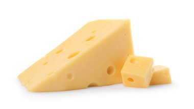 Beyaz üzerinde izole taze lezzetli peynir kesme