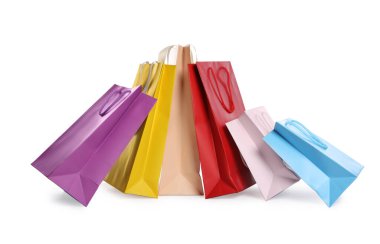 renkli Kağıt poşetler üzerinde beyaz izole