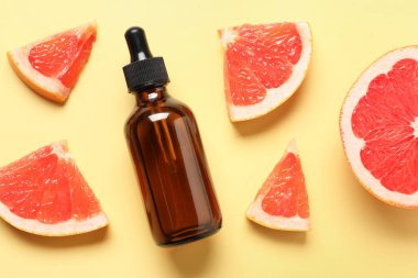 Soluk sarı arka planda greyfurt esaslı düz bileşim