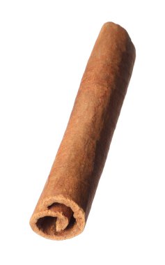 Beyaz üzerine izole edilmiş bir aromatik tarçın çubuğu.