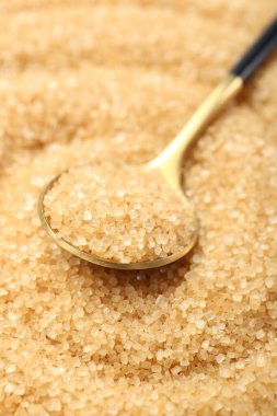 Kaşık granüle kahverengi şeker, yakın görüş