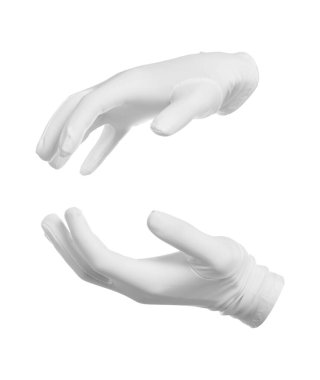 Sihirbaz beyaz arka planda bir şey tutuyor, yakın plan