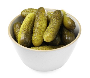 Beyaz tenceredeki lezzetli salatalık turşusu.