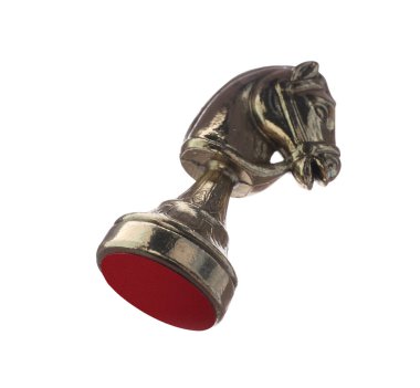 Beyaz tenli altın bir satranç şövalyesi