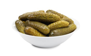 Beyaz tenceredeki lezzetli salatalık turşusu.