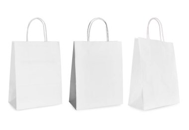 Alışveriş torbası beyaz, farklı taraflarda.
