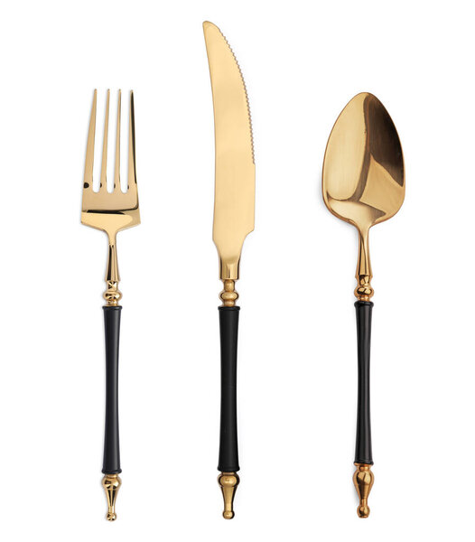 Золотая вилка, нож и ложка изолированы на белом, вид сверху