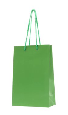 Yeşil kağıt alışveriş torbası beyaza izole edilmiş