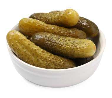 Beyaz tenceredeki lezzetli salatalık turşusu.