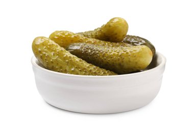 Beyaz tenceredeki lezzetli salatalık turşusu.