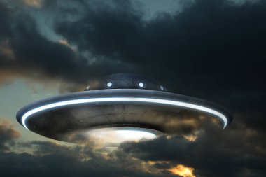 UFO. Gökyüzündeki bulutların arasında bir uzaylı gemisi. Dünya dışı ziyaretçiler.