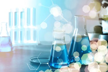 İçerideki masada farklı bir laboratuvar camı var. Bilimsel keşif