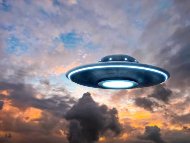 UFO. Gökyüzündeki bulutların arasında bir uzaylı gemisi. Dünya dışı ziyaretçiler.