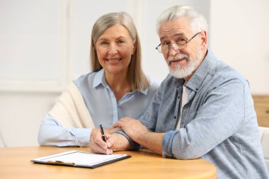 Son dilek ve vasiyetnameyi imzalayan mutlu çift.