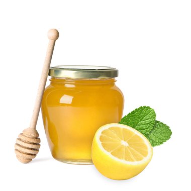 Bal cam kavanozda, limon ve balık beyazda izole edilmiş.