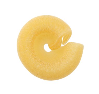 Bir parça çiğ dischi volanti makarnası beyaza izole edilmiş.