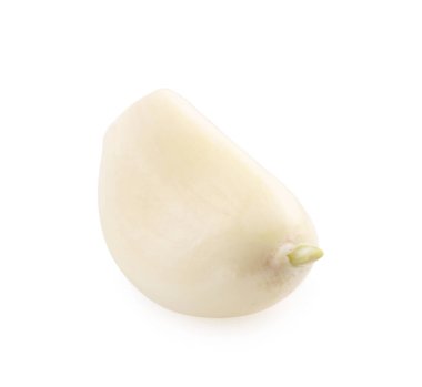 Soyulmuş bir diş sarımsak beyaza izole edilmiş.