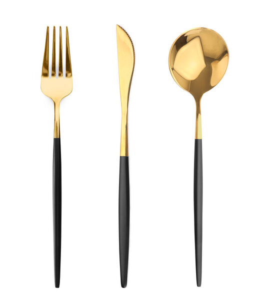 Золотая вилка, нож и ложка изолированы на белом, вид сверху