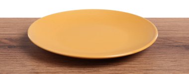 Boş seramik plaka ahşap masa üzerinde hafif arkaplan, metin için boşluk