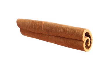 Beyaz üzerine izole edilmiş bir aromatik tarçın çubuğu.