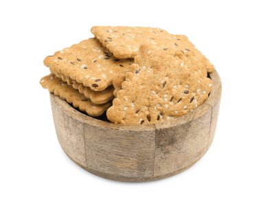 Mısır gevreği krakerleri, keten ve susam tohumları beyaz kasede izole edilmiş.