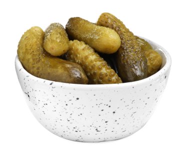 Beyaz tenceredeki lezzetli salatalık turşusu.