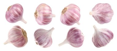 Taze sarımsak soğanları beyaza izole edilmiş.