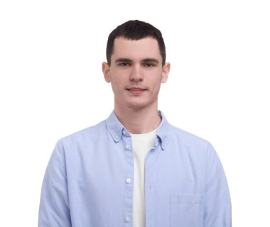 Beyaz arka planda yakışıklı bir adamın portresi.