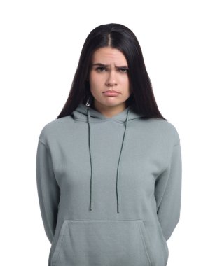 Üzüntü. Beyaz arka planda kapüşonlu mutsuz kadın.