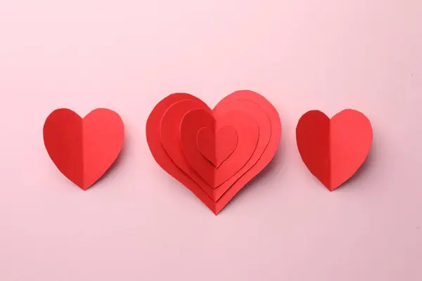 Χάρτινες Καρδιές Ροζ Φόντο Επίπεδη Lay — Φωτογραφία Αρχείου