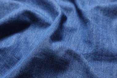 Arkaplan olarak mavi buruşuk kumaş dokusu, yakın plan
