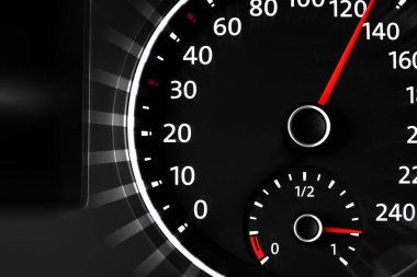 Gösterge panelinde hız göstergesi, yakın plan. Hareket bulanıklığı etkisi