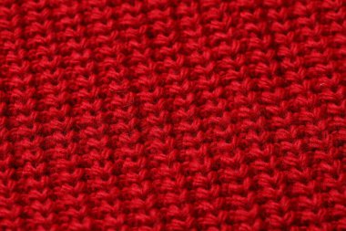 Arka plan olarak yumuşak kırmızı örülmüş kumaş dokusu, üst görünüm