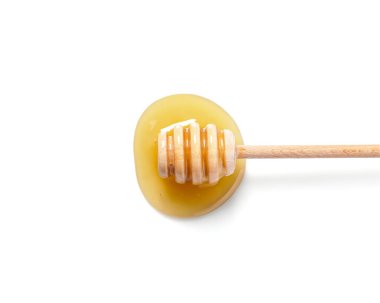 Beyaz arka planda lezzetli doğal bal ve balık, üst manzara.