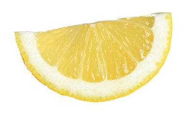 Beyaza izole edilmiş taze limon dilimi