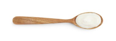 Bir ahşap kaşık ve mayonez beyaza izole edilmiş, üst manzara.