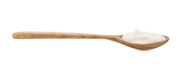 Beyaz üzerinde mayonez bulunan bir tahta kaşık.