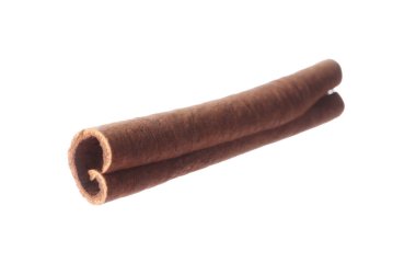 Beyaz üzerine izole edilmiş bir aromatik tarçın çubuğu.