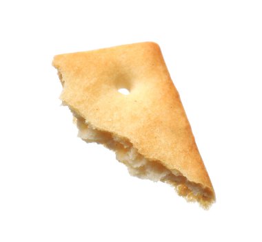 Lezzetli kraker parçası beyazda izole edilmiş.