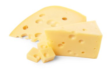 Beyaz üzerinde izole taze lezzetli peynir kesme