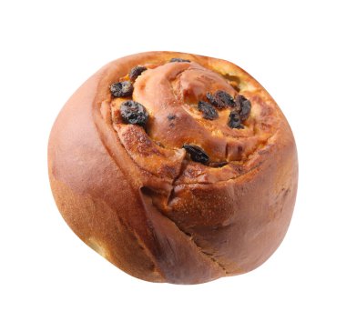 Beyaza izole edilmiş kuru üzümlü lezzetli bir rulo. Tatlı çörek.